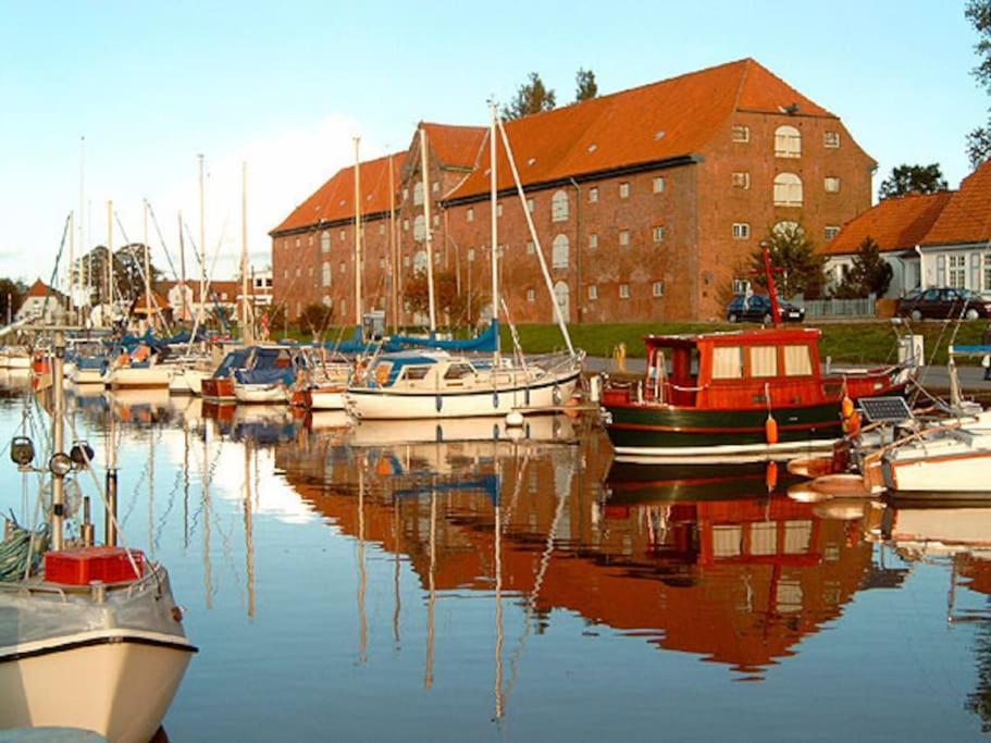 Xxl-Ferienhaus - Klindthuus - Urlaub Direkt Am Hafen Villa Toenning Exterior photo